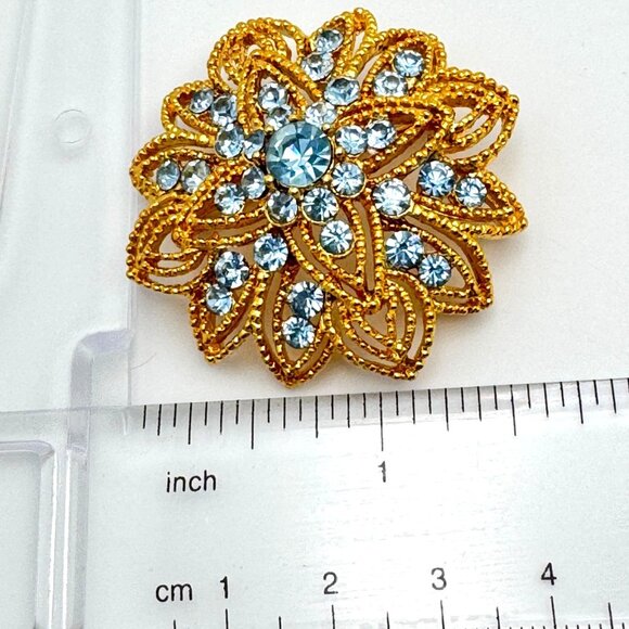 Vtg Lisner Gold Tone Brooch Pin Blue Rhinestone Floral Design 1.75" Wide - Picture 2 of 7